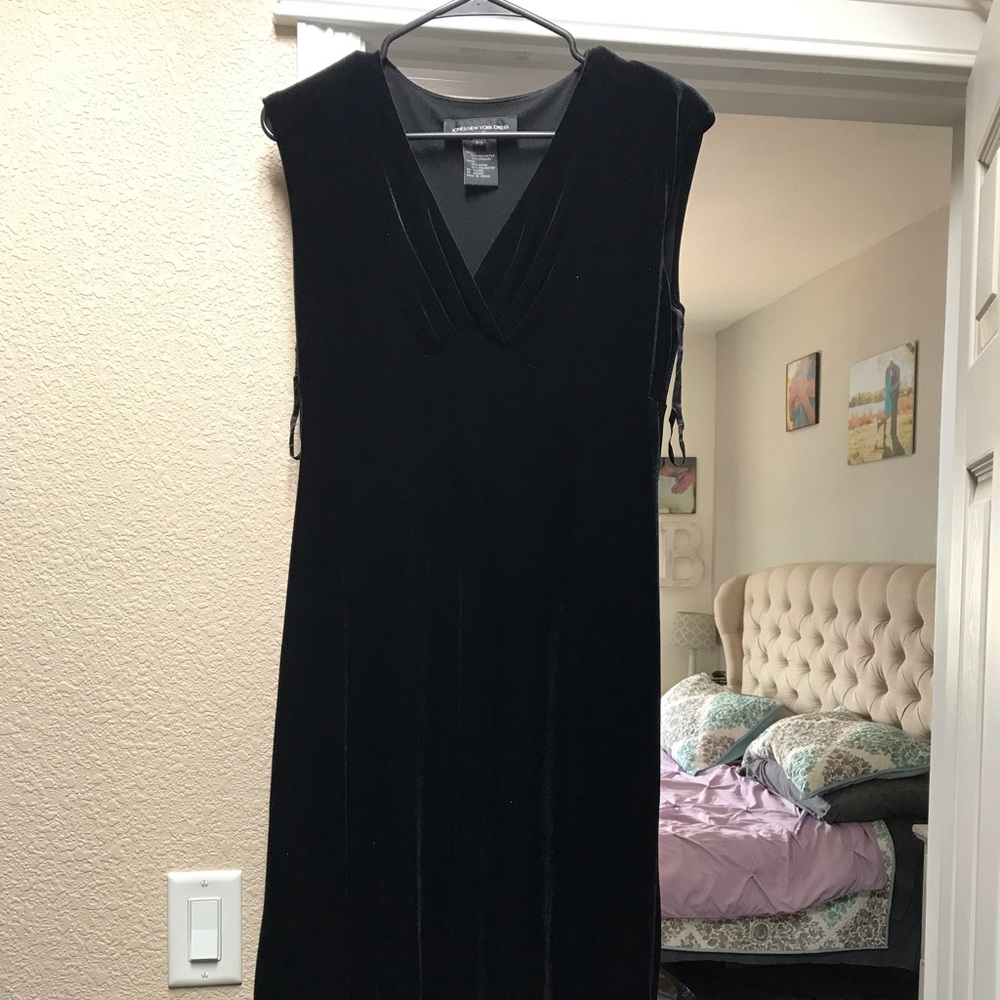 Black velvet Jones of New York sleeveless dress